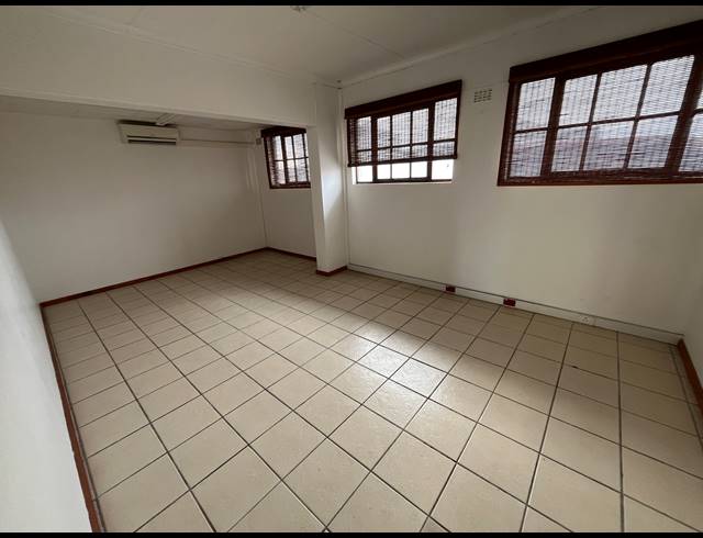 183M² OFFICE TO LET IN PAARDEN EILAND
